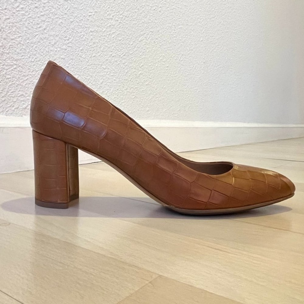 M. Gemi Lustro 70MM Size 40.5 / 9.5 Camel Tan Crocodile